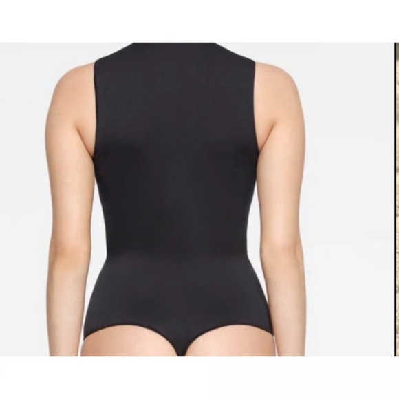 SKIMS Essential Crew Neck Sleeveless Bodysuit in Black Raw Cut - size 2X/3X - Picture 3 of 5